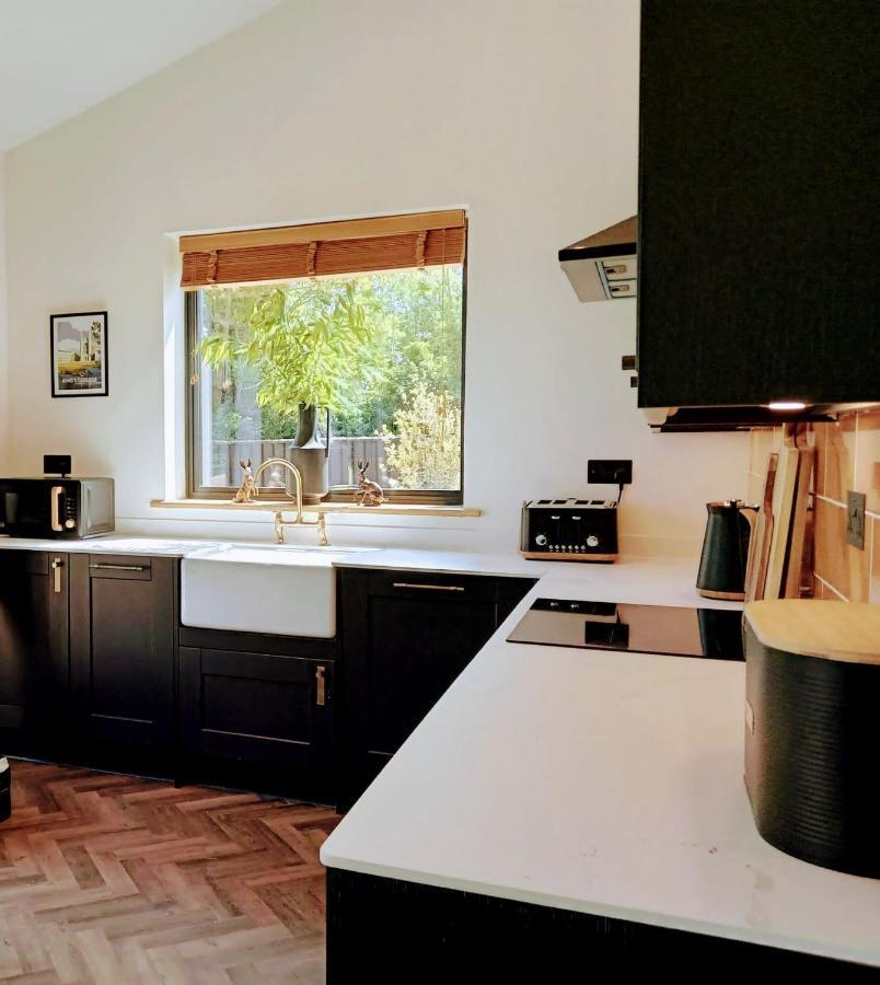 Finest Retreats - Blackbarn Wood Balsham Extérieur photo